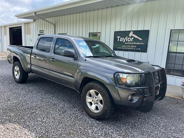 Image of Toyota Tacoma equipment image 1