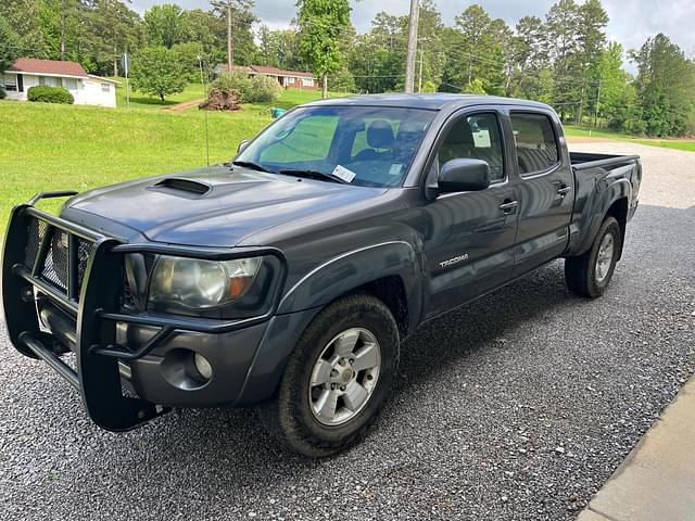 Image of Toyota Tacoma equipment image 2