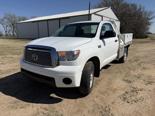 Image of Toyota Tundra equipment image 1