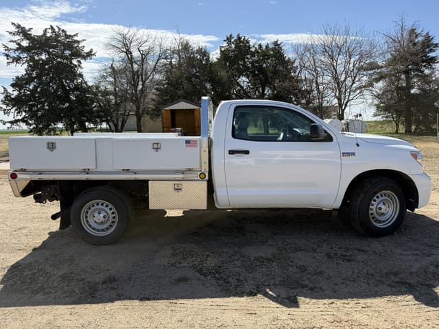 Image of Toyota Tundra equipment image 4