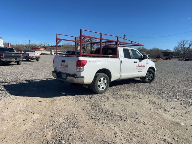 Image of Toyota Tundra SR5 equipment image 4