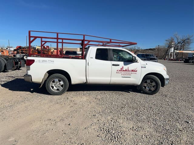 Image of Toyota Tundra SR5 equipment image 3