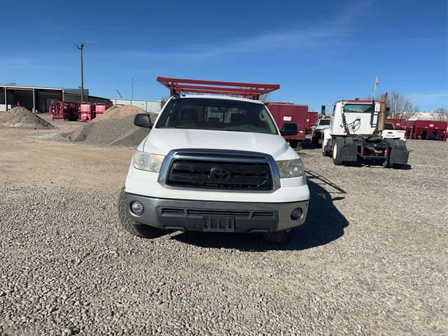 Image of Toyota Tundra SR5 equipment image 1