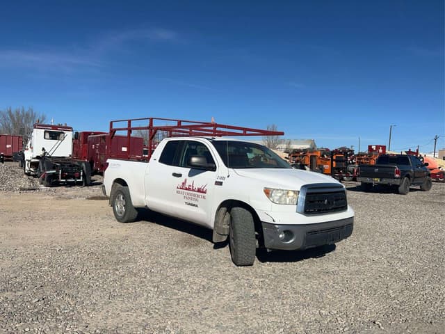 Image of Toyota Tundra SR5 equipment image 2