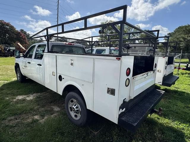 Image of Chevrolet 2500 equipment image 3