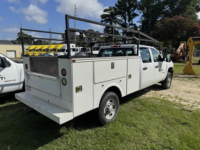 Image of Chevrolet 2500 equipment image 2