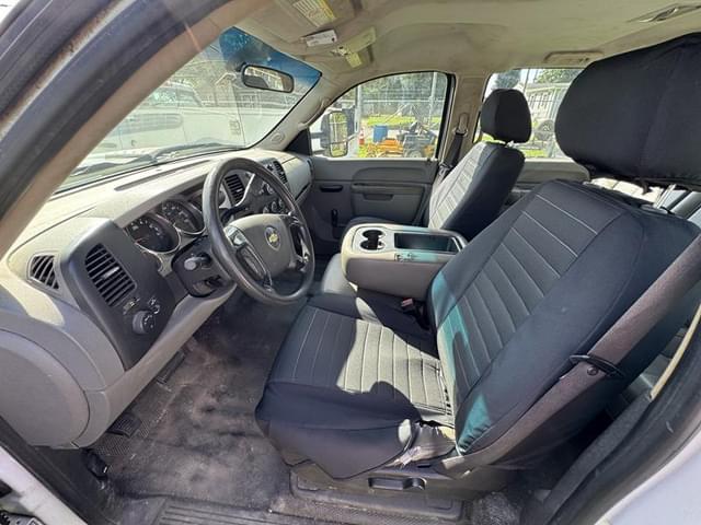 Image of Chevrolet 2500 equipment image 4