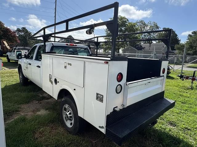 Image of Chevrolet 2500 equipment image 3