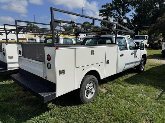 Image of Chevrolet 2500 equipment image 2