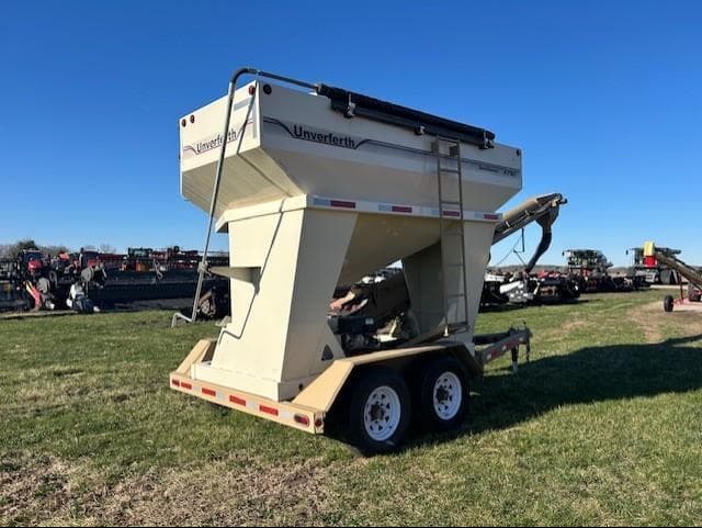 Image of Unverferth Seed Runner 2750 equipment image 2