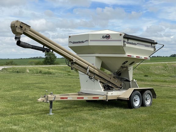 2011 Unverferth Seed Runner 2750 Equipment Image0