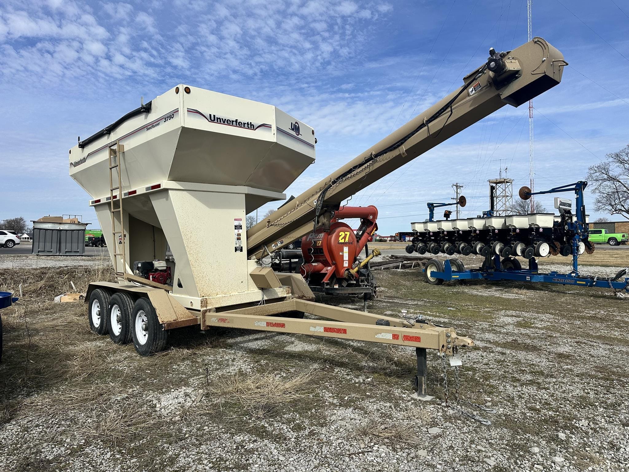 2011 Unverferth 3750 Equipment Image0