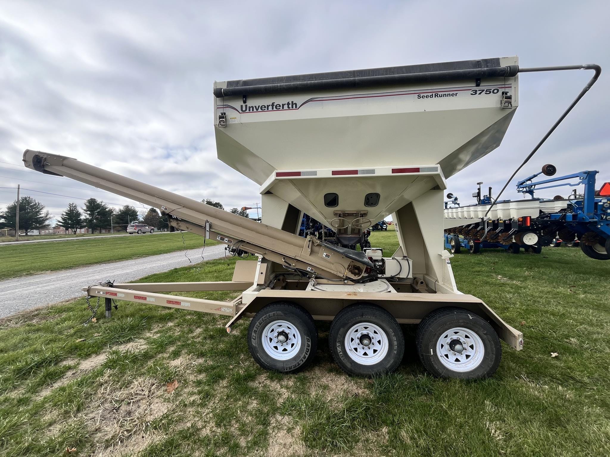 2011 Unverferth 3750 Equipment Image0