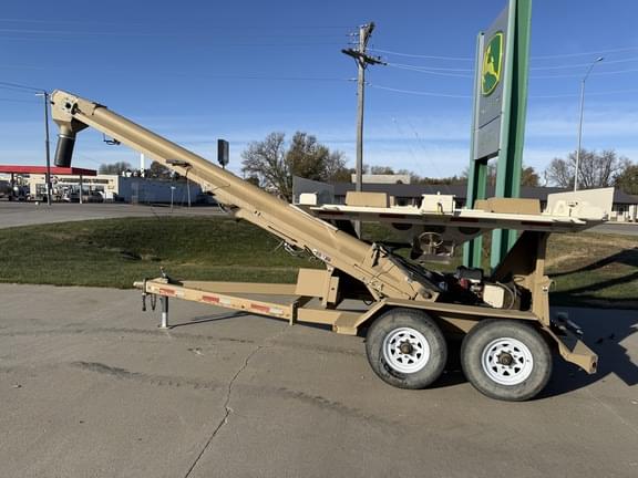 Image of Unverferth Seed Pro 400 equipment image 2