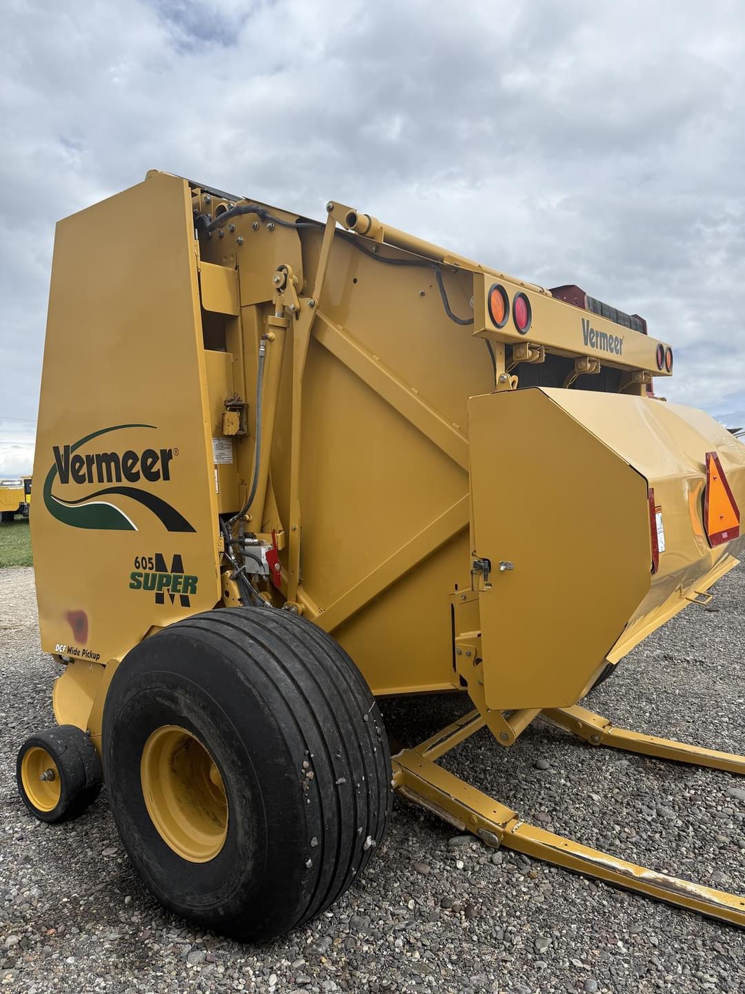 Image of Vermeer 605 Super M Primary image