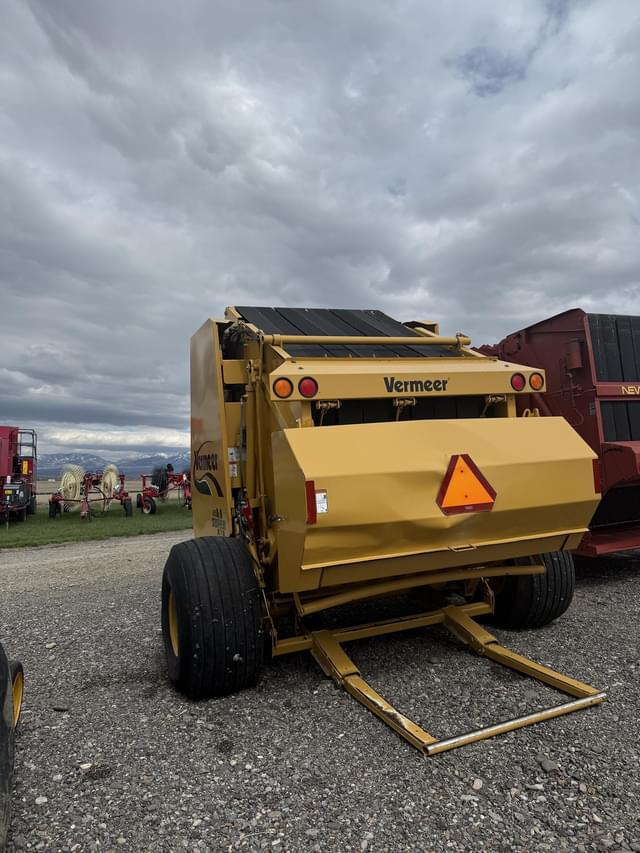 Image of Vermeer 605 Super M equipment image 4