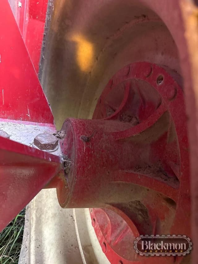 Image of Versatile 375 equipment image 3