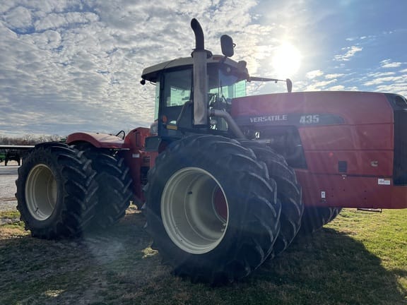 2011 Versatile 435 Equipment Image0