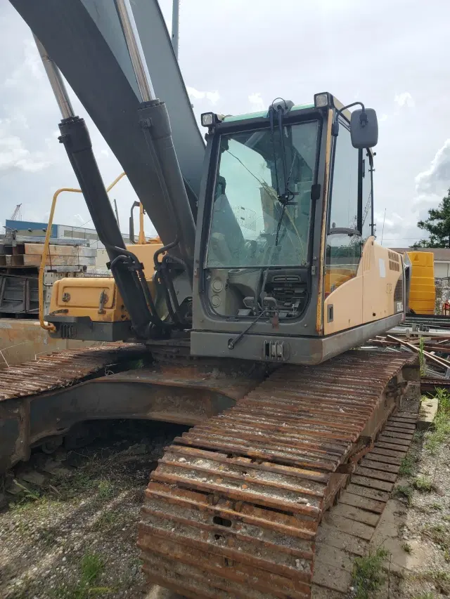 Image of Volvo EC290CLR equipment image 2