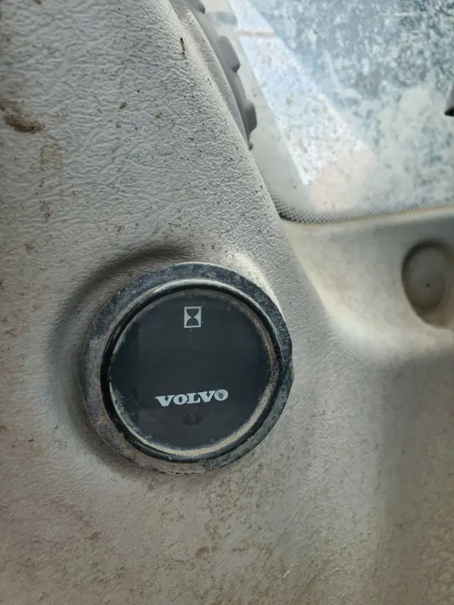 Image of Volvo EC290CLR equipment image 3