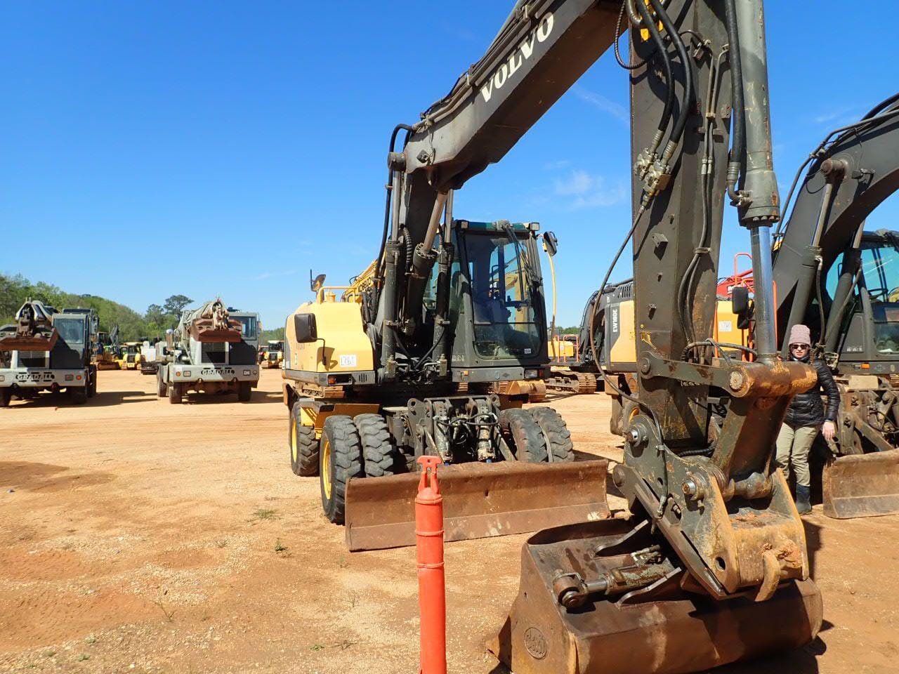 Main image Volvo EW180C