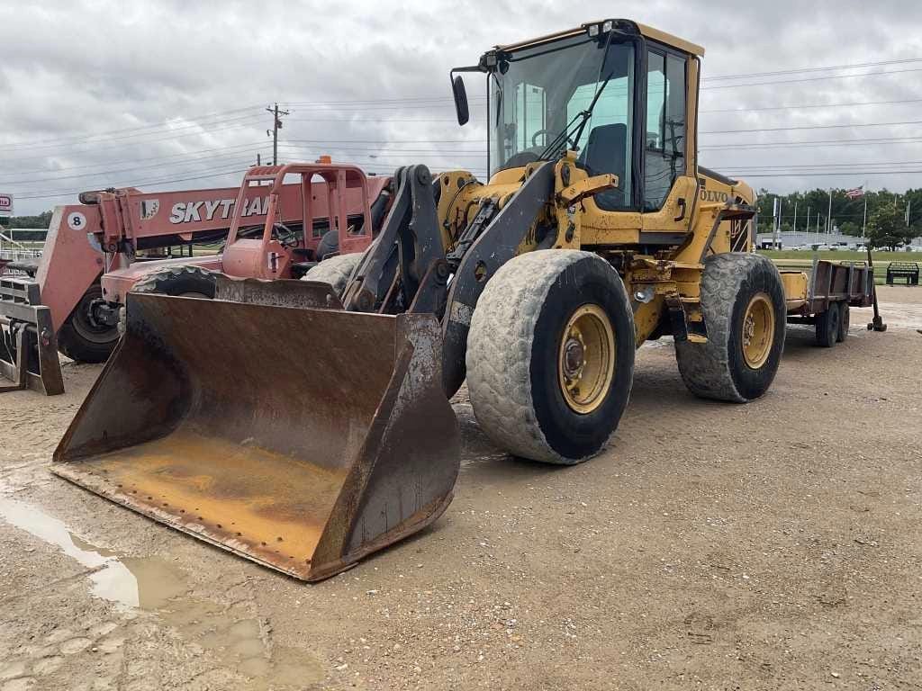 2011 Volvo L60F Equipment Image0