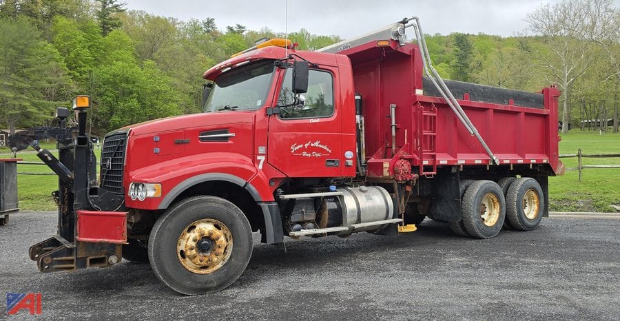 2011 Volvo VHD Equipment Image0