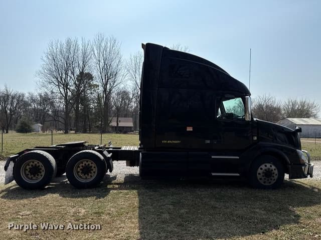 Image of Volvo VN equipment image 3