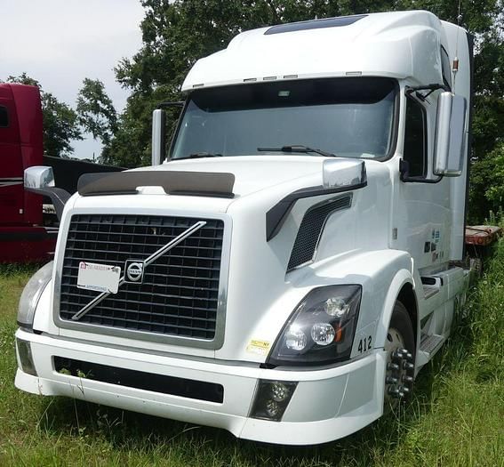 2011 Volvo VNL64T Equipment Image0