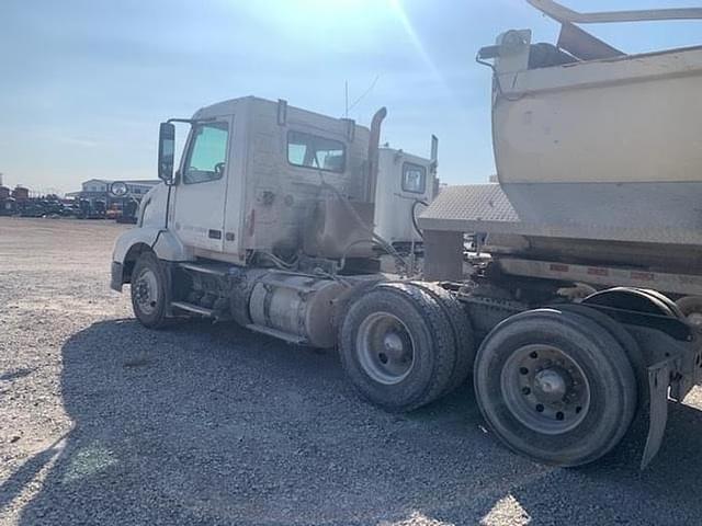 Image of Volvo VNL equipment image 3
