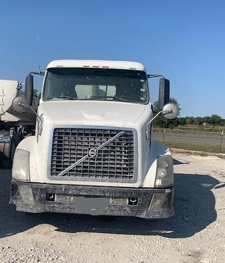Image of Volvo VNL equipment image 1