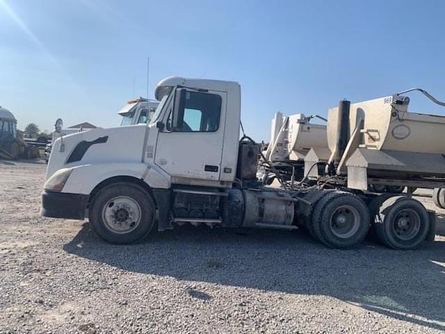 Image of Volvo VNL equipment image 2