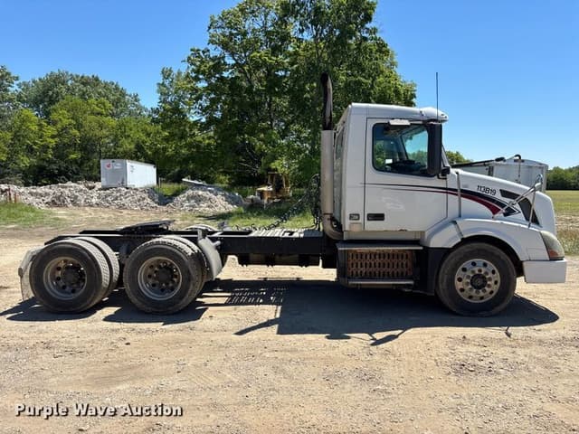 Image of Volvo VNL equipment image 3