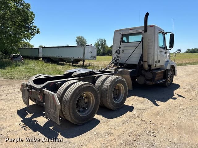 Image of Volvo VNL equipment image 4