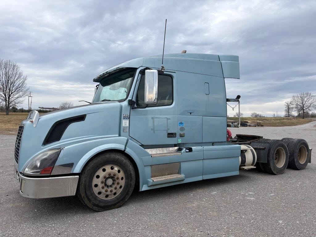 2011 Volvo VNL Equipment Image0