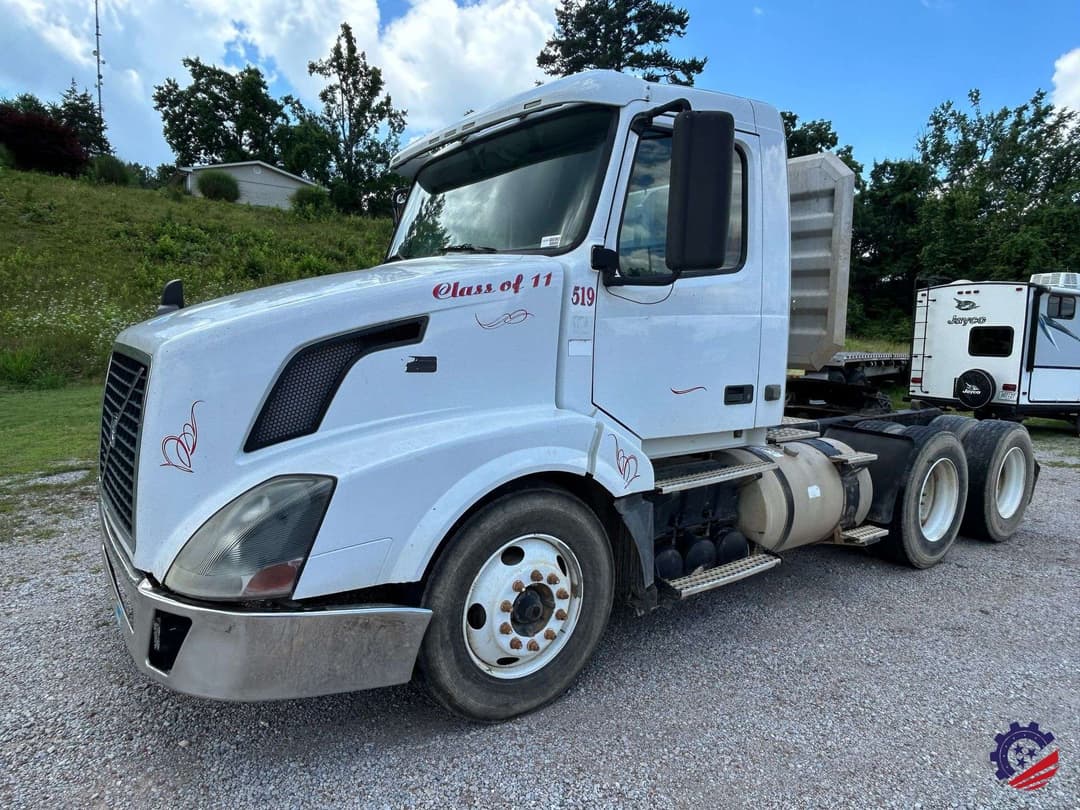 Image of Volvo VNL64T Primary image