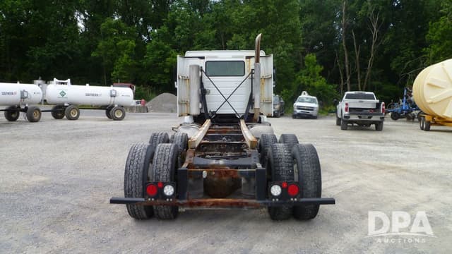 Image of Volvo VNM equipment image 3