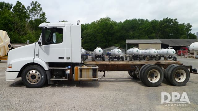 Image of Volvo VNM equipment image 1