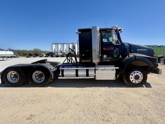 Image of Western Star 4900 equipment image 3