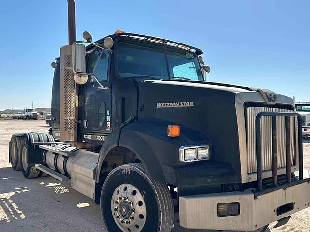 Image of Western Star 4900 equipment image 1