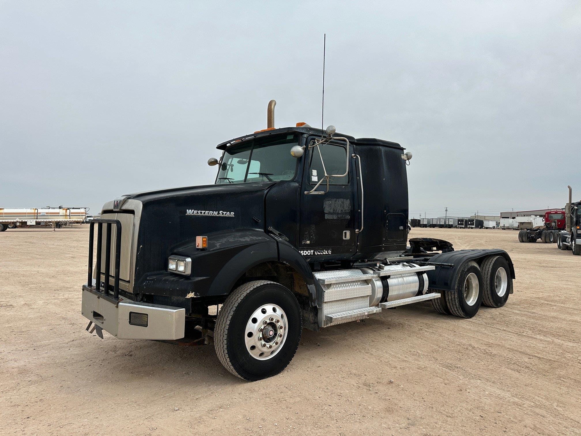 2010 Western Star 4900 Equipment Image0