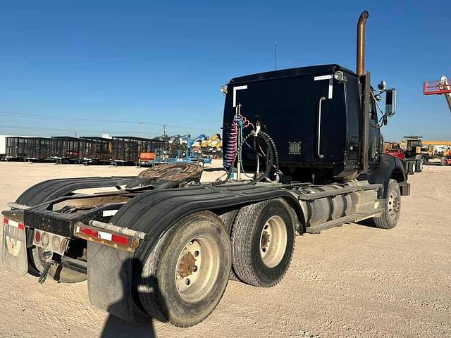 Image of Western Star 4900 equipment image 2