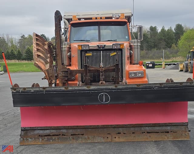 Image of Western Star 4900 SF equipment image 1