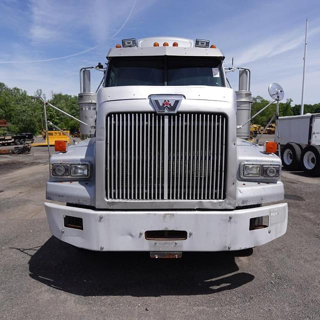 Image of Western Star 4900 equipment image 1