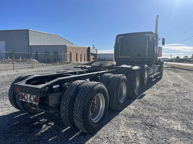 Image of Western Star 4900 SA equipment image 2