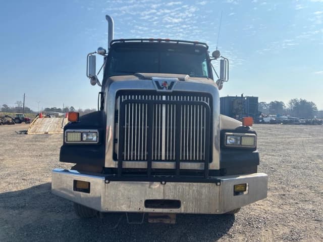 Image of Western Star 4900 equipment image 1