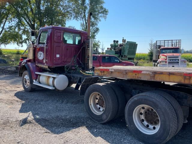 Image of Western Star 4900 SA equipment image 2