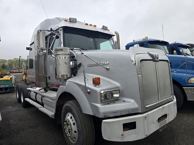 Image of Western Star 4900 equipment image 2