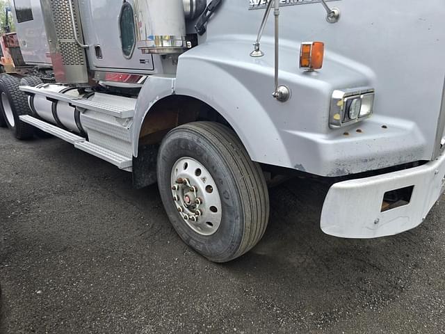 Image of Western Star 4900 equipment image 3