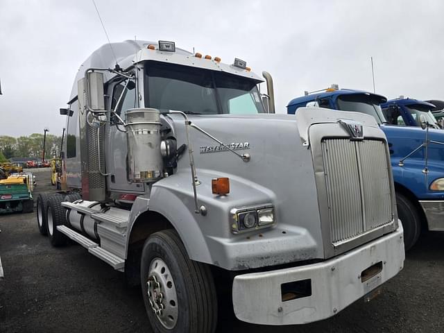Image of Western Star 4900 equipment image 2